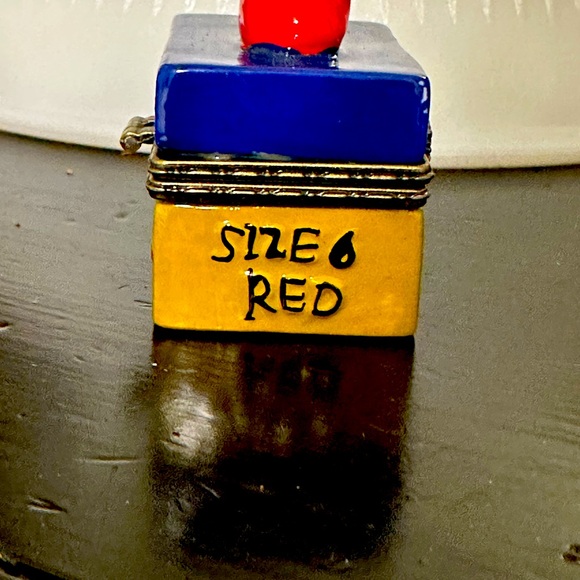 Ruby Red Slippers Trinket Box from “The Wizard of Oz” - Picture 6 of 6